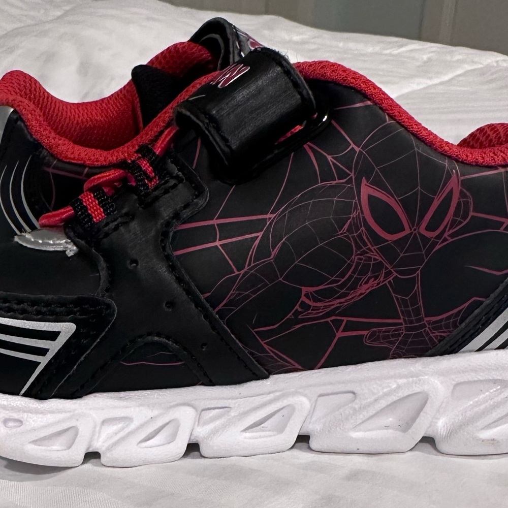 New Kids' Spider-Man Light Up Sneaker Toddler/Little Kid Size 10 - Picture 4 of 6